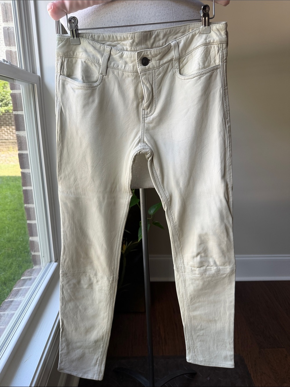 Women's Skinny Leather Pants in white